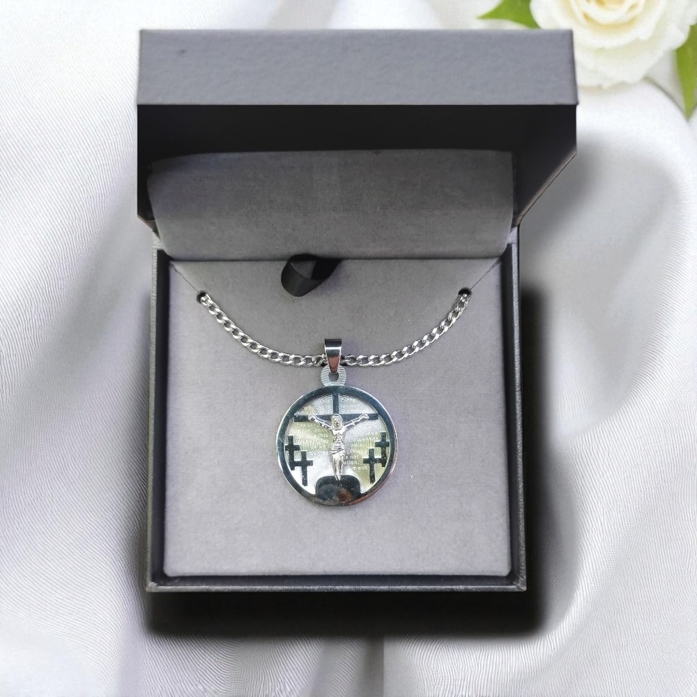 (NWT) Steel Nation® Stainless Steel Crucifix & Prayer Medallion Pendant Necklace